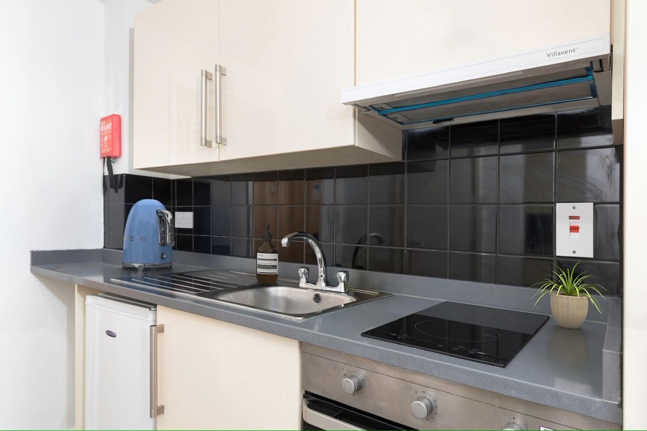 RE Studio virtual staging, kitchen